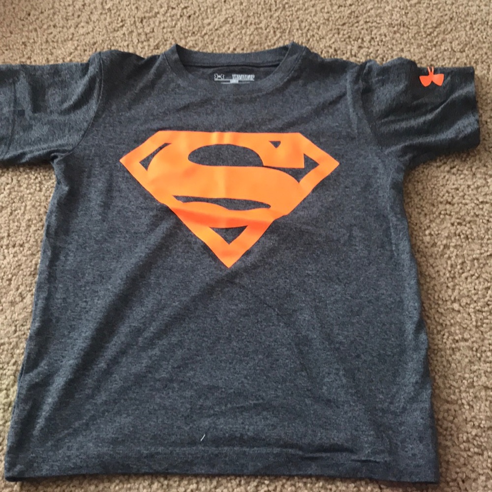 Boys under Armour shirt size xs